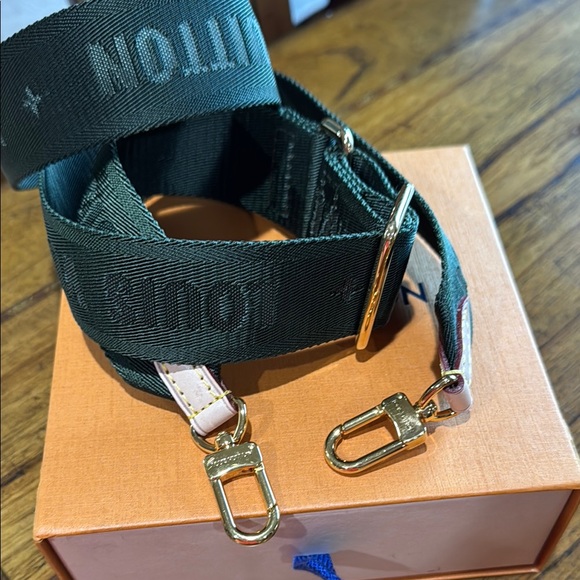 Authentic  LV KHAKI STRAP FROM THE MULTI POCHETTE ACCESSORIES. AUTHENTICATED! - Picture 1 of 16